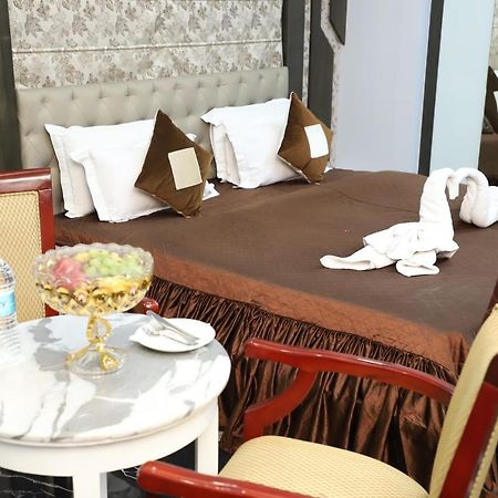 Republic Hotel Патна Екстериор снимка
