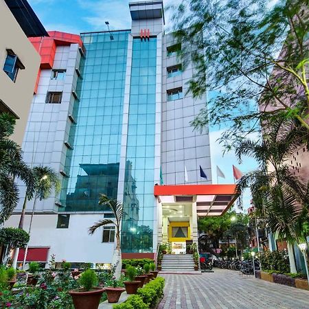 Republic Hotel Патна Екстериор снимка