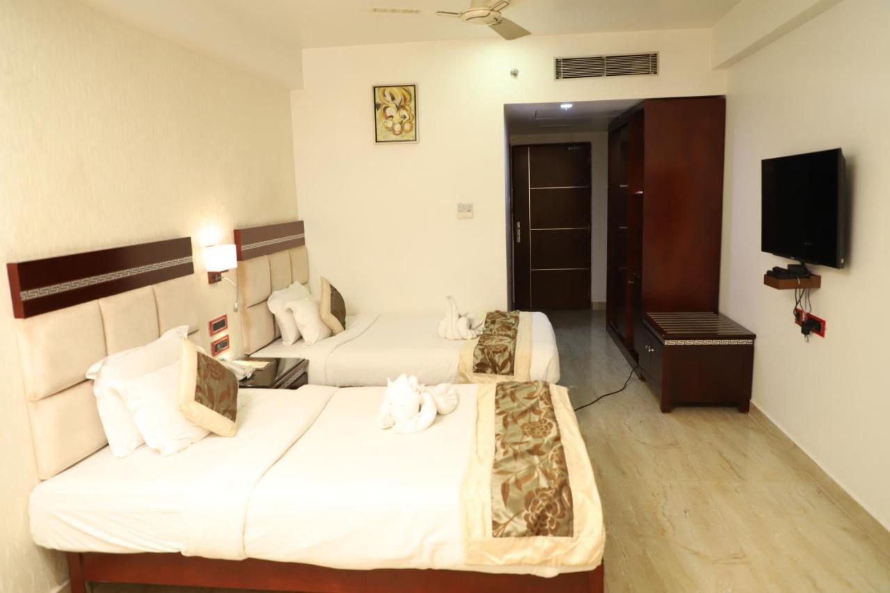 Republic Hotel Патна Екстериор снимка