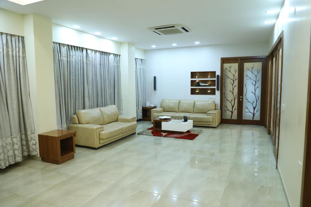 Republic Hotel Патна Екстериор снимка