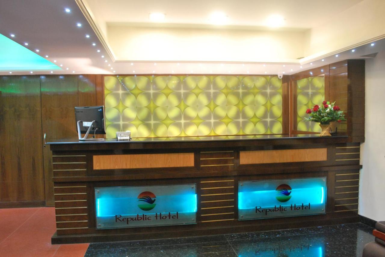 Republic Hotel Патна Екстериор снимка
