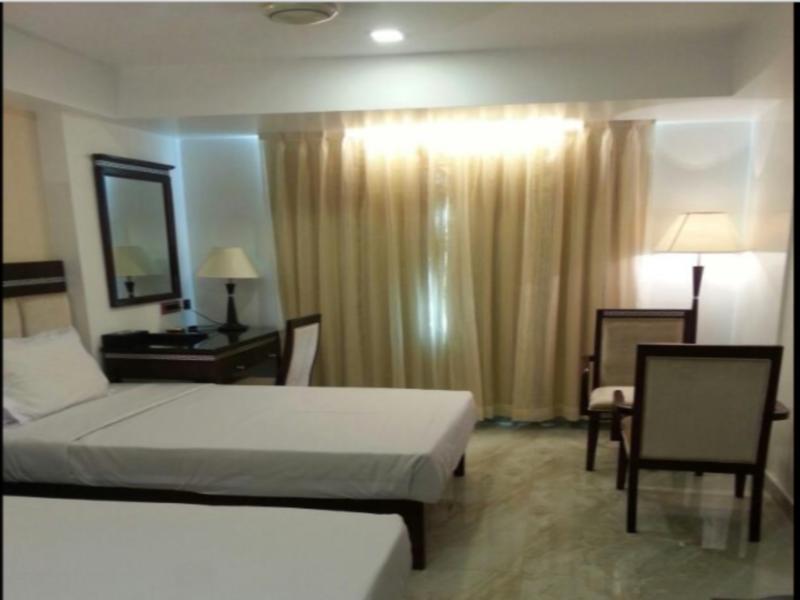 Republic Hotel Патна Екстериор снимка