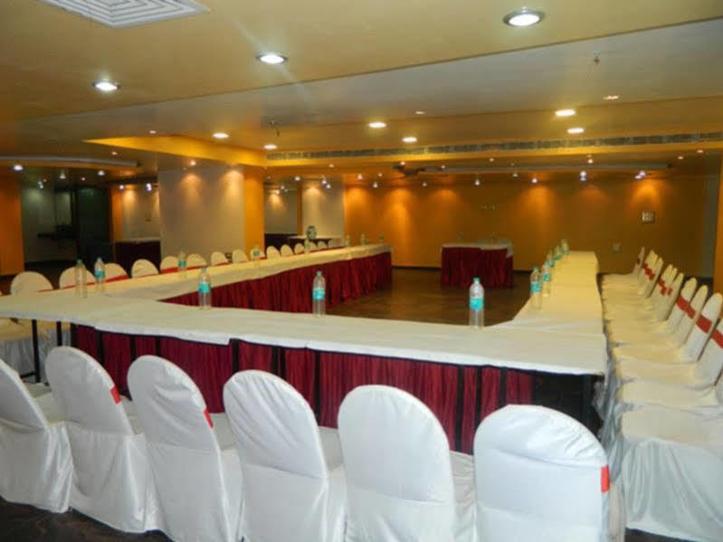 Republic Hotel Патна Екстериор снимка