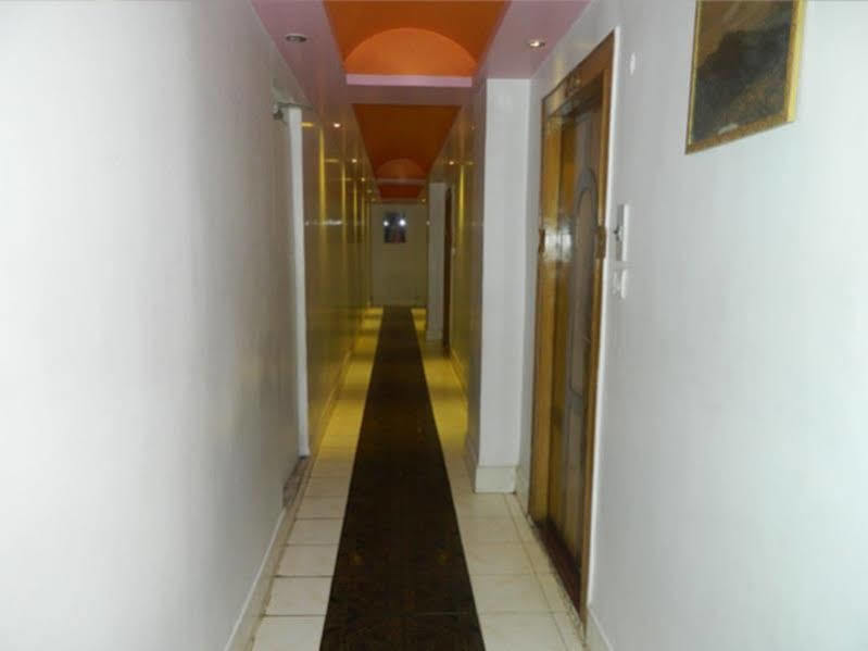 Republic Hotel Патна Екстериор снимка