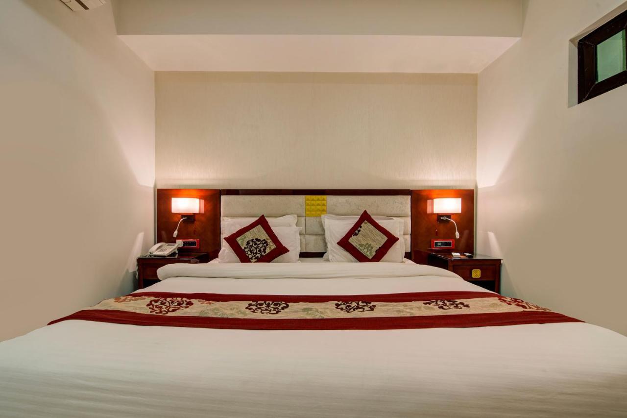 Republic Hotel Патна Екстериор снимка