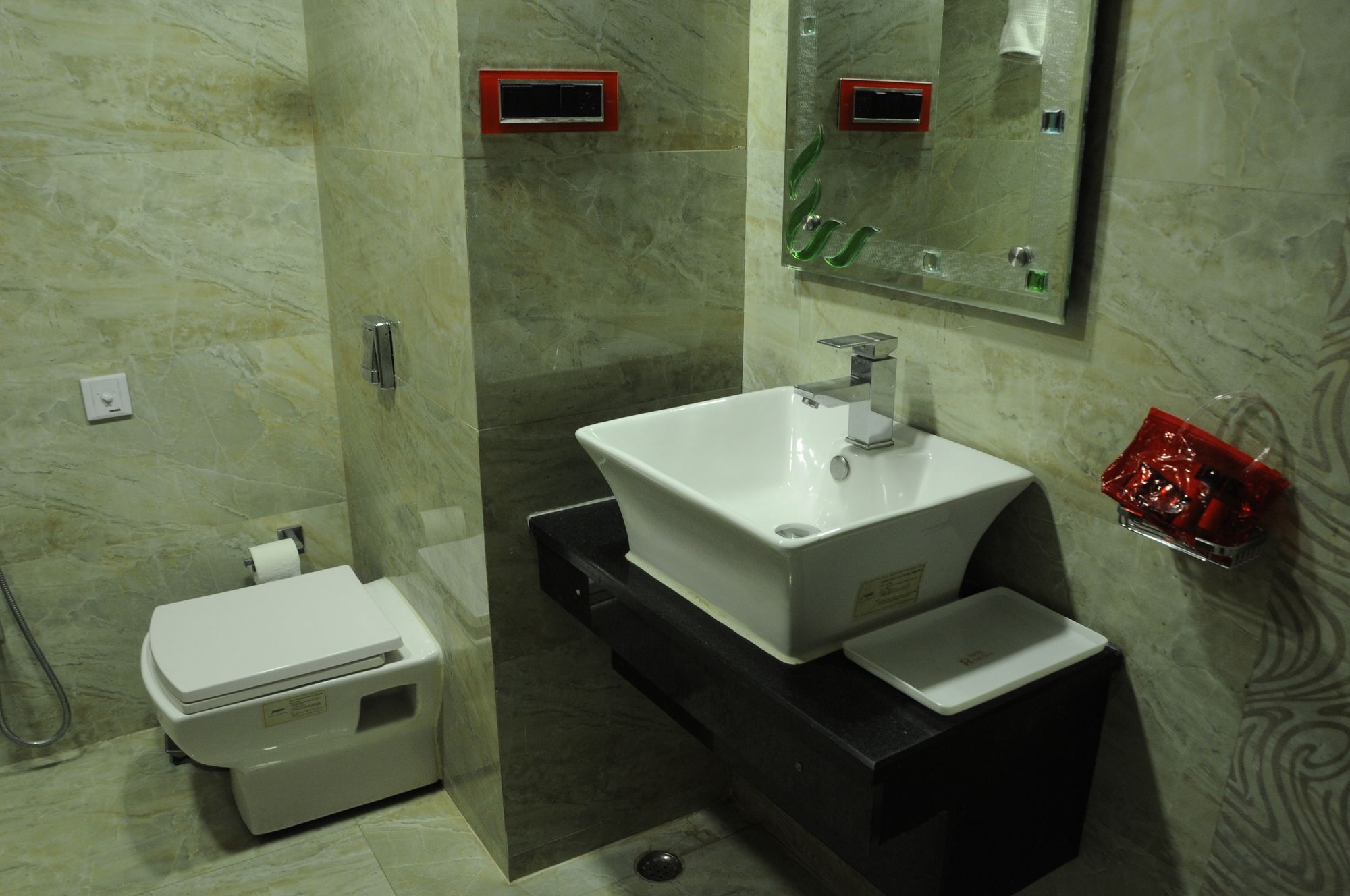 Republic Hotel Патна Екстериор снимка